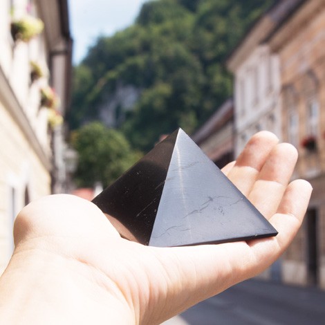 ŠUNGIT PIRAMIDA, zaščita pred sevanjem