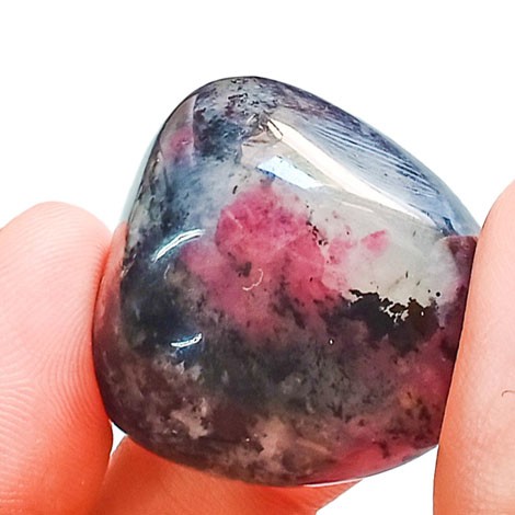 eudialit, eudialit kristal, eudialit cena, korenska čakra, srčna čakra, kristal za čustvene rane