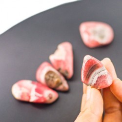 rodokrozit, rodokrozit kristal, rodokrozit žepni kristal, kristal za odnose, kristal za ljubezen