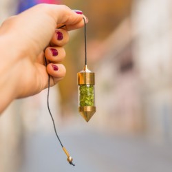 peridot,peridot crystal, peridot pendulum, crystal pendulum, pendulum, information, intuition