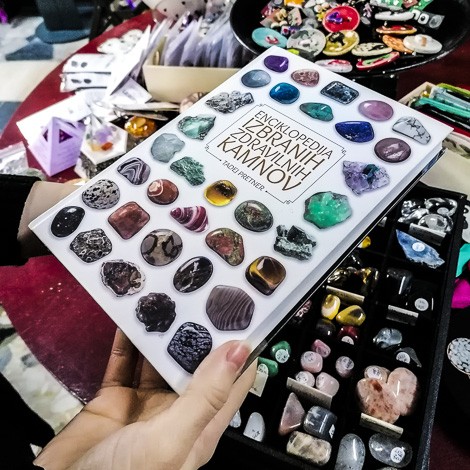 knjiga o kristalih tadej pretnar enciklopedija izbranih zdravilnih kamnov kniga o kristalih opisi kristalov tadej pretnar