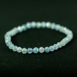 bracelet with aquamarine crystal