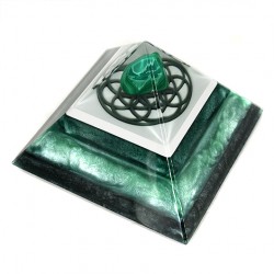 malahite orgonite pyramida, energy pyramid, crystal shop