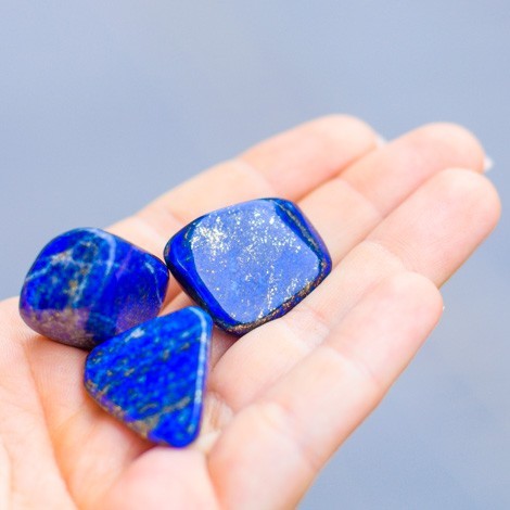 lapis lazuli, lapis lazuli kristal žepni kristal, kamen prijateljstva, kamen za odnose, kamen za komunikacijo