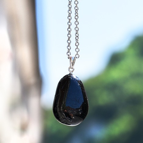 KRISTAL ČRNI TURMALIN, surovi kristal, energijska verižica, trgovina s kristali