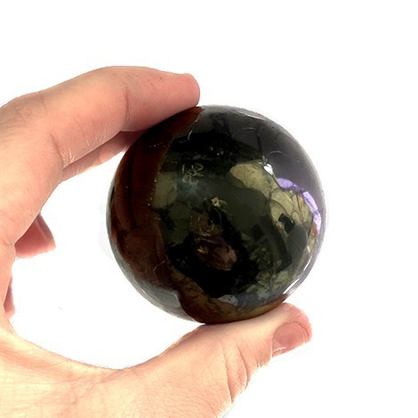 šungit, kristali za zaščito pred sevanjem, kristalna krogla