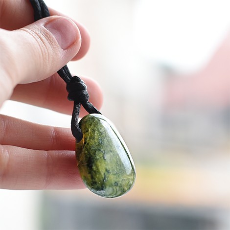 serpentin pendant, crytsal shop, energy jewelry