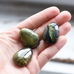 zeleni kristal, serpentin obesek, hitra dostava, darilo