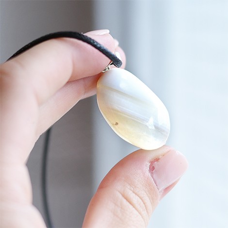 beli ahat, kristalni energijski obesek, trgovina s kristali