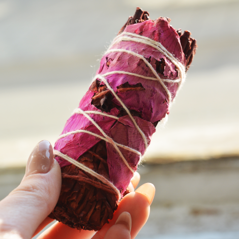 kadilo, beli žajbelj, čiščenje kristalov, čiščenje prostora