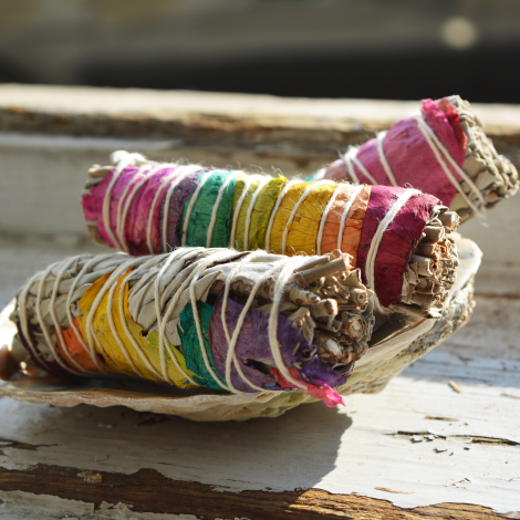 kadilo, beli žajbelj, čiščenje kristalov, čiščenje prostora