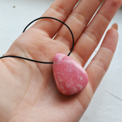 Thulite, thulite pendant, thulite necklace, crystal thulite, crystals