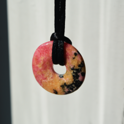 rodonit kristal, trgovina s kristali, rodonit ogrlica, nakit iz rodonita