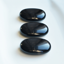 obsidian palm stone, palmstone, worry stone, kristal za zaščito