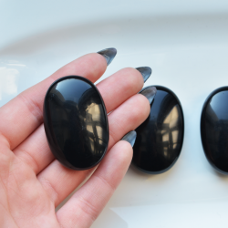 obsidian palm stone, palmstone, worry stone, kristal za zaščito