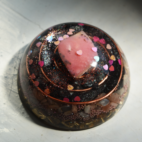 orgonit zaščita pred sevanjem, zaščita. roza opal, ljubezen, kristali, trgovina s kristali