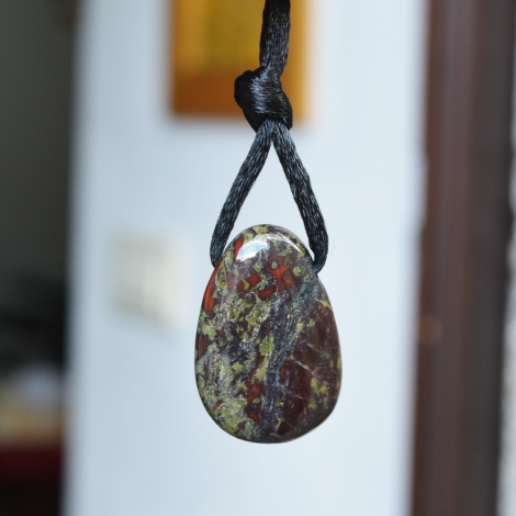 jaspis kristal, energijski nakit, trgovina s kristali, ugodne cene nakita iz kristalov