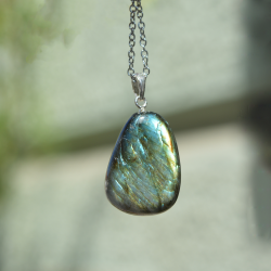 labradorit kristal, obesek ogrlica, energijski nakit