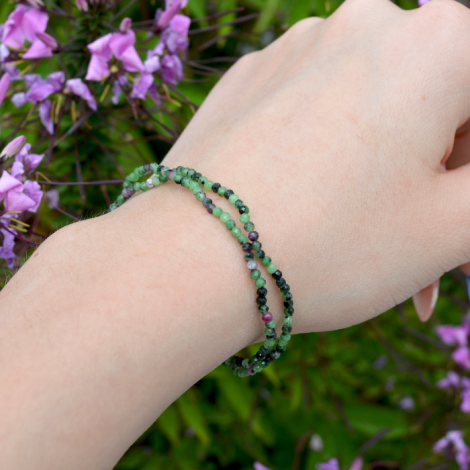 zapestnica s kristalom zoisit, moč kristala zoisitkristal rubin zoisit, zapesntica 2 mm, trgovina s kristali, energijski nakit