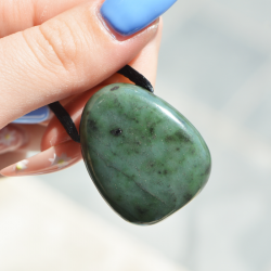 ogrlica s kristalom žad nefrit, energijski nakit, trgovina s kristali