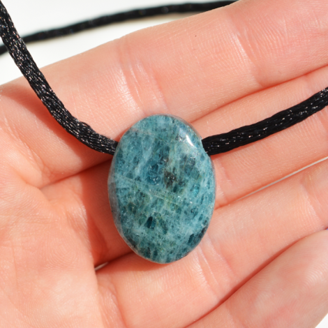 apatit energijska ogrlica, trgovina s kristali, moč kristalov