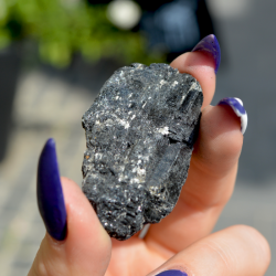 črni turmalin zaščita črni turmalin kristal cena trgovina s kristali