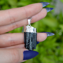 črni turmalin ogrlica naraven kristal