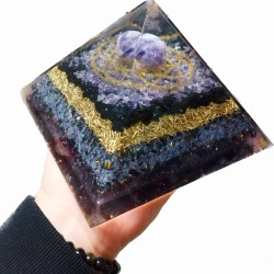 amethyste, black tourmaline, orgonite pyramid, crystal shop, crystals