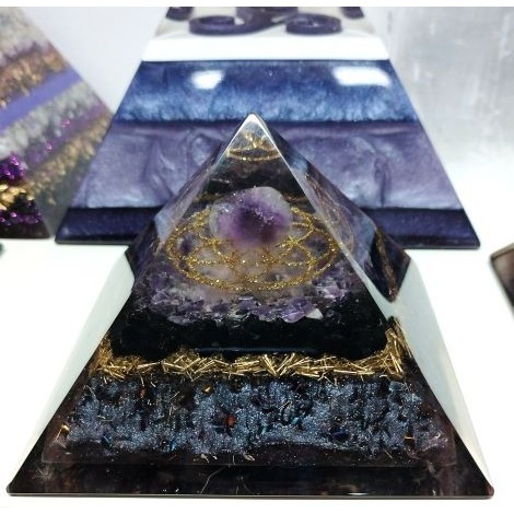 ametist, črni turmalin, orgonit, kristal ametist, orgonit piramida, trgovina s kristali, hitra dostava
