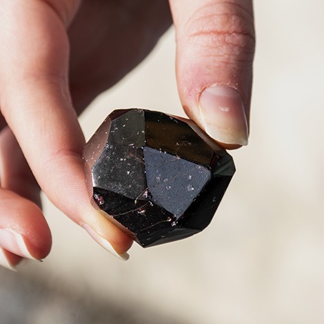 garnet, garnet crystal, garnet gremstone, love crystal