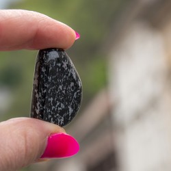 sienit, sienit kristal, sienit kamen, kamen za zaščito, kristali za prizemljitev