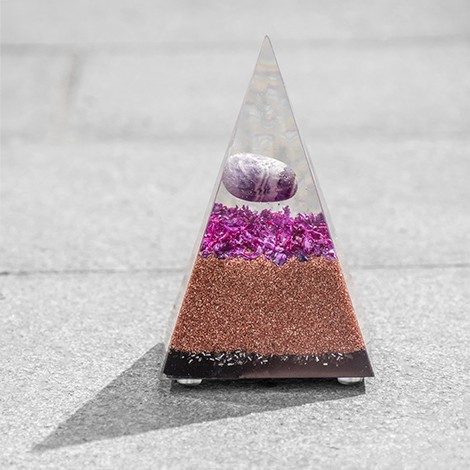 amethyst, orgonite, orgonite pyramid