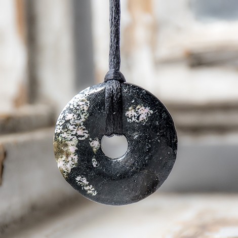 khyber stone, khyber stone necklace, circle necklace