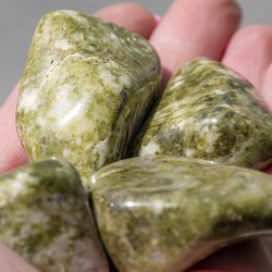 epidot, epidot jaspis, epidot kristal, žepni kristal, kristali za moč, kristali za srečo