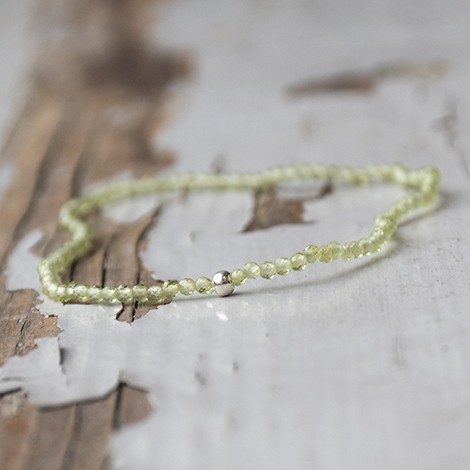 peridot, peridot kristal, peridot zapestnica, zapestnice s kristali, energijski nakit, kristali za srčno čakro