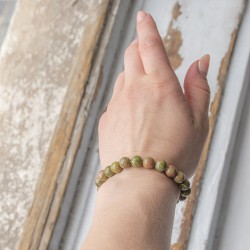 unakit, unakit kristal, unakit zapestnica, unakit nakit, kristali proti stresu, kristali za spanje