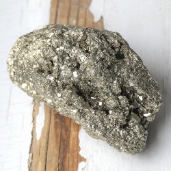 pirit, pirit kristal, pirit nebrušen kos, pirit cena, kristal za obilje, kristali za posel, kristali za denar