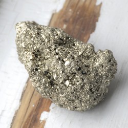 pirit, pirit kristal, pirit nebrušen kos, pirit cena, kristal za obilje, kristali za posel, kristali za denar