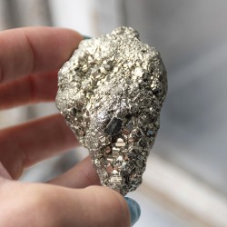 pirit, pirit kristal, pirit nebrušen kos, pirit cena, kristal za obilje, kristali za posel, kristali za denar
