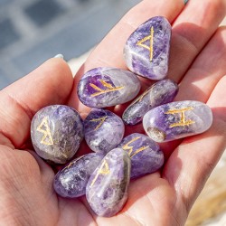 Ametist, ametist kristal, ametist rune, rune iz kristalov, nordijske rune, set run, kristali za mir