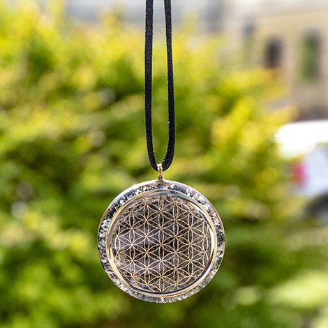 tree agate, agate, black tourmaline,orgonite, orgonite necklace, calming crystals, love crystals, grounding crystals, power