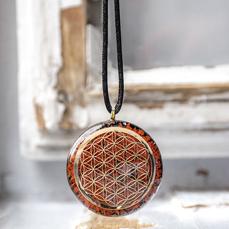 rdeči jaspis, črni turmalin, orgonit, orgonit akit, kristal za moč, kristal za energijo, zaščita, kristali