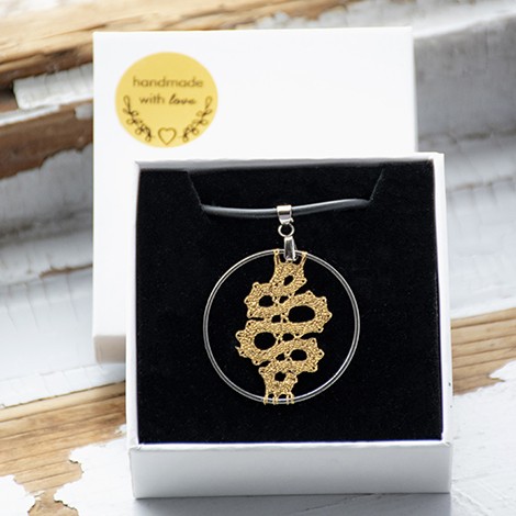 čipka, čipka nakit, ogrlica iz čipke, klekljan nakit, klekljana ogrlica, slovenska čipka