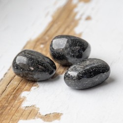 nuummite crystal, nuummite, pocket crystal, protection crystal, energy crystal