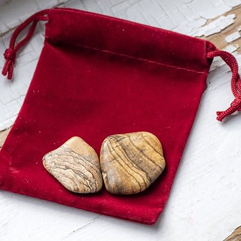 mošnjiček, žametni mošnjiček, žametna vrečka, vrečka za kristale, rdeča žametna vrečka, rdeč žamet