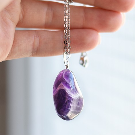 ametist, ametist kristal, ametist nakit, ametist ogrlica, kristali proti stresu, kristal za mir, kristal za spanje