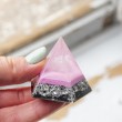rose quartz, orgonite, orgonite pyramid, rose quart orgonite