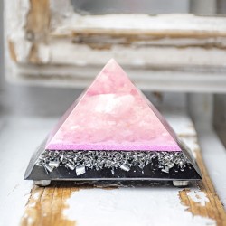 roževec, roževec kristal, orgonit, orgonit piramida, orgonit s kristali, orgoniti proti sevanju, kristal za ljubezen