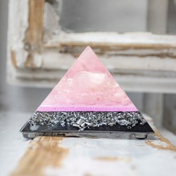 roževec, roževec kristal, orgonit, orgonit piramida, orgonit s kristali, orgoniti proti sevanju, kristal za ljubezen