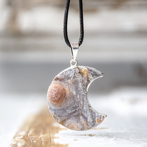 kalcedon, kalcedon kristal, kalcedon nakit, kalcedon ogrlica, energijski nakit, ogrlica s kristali